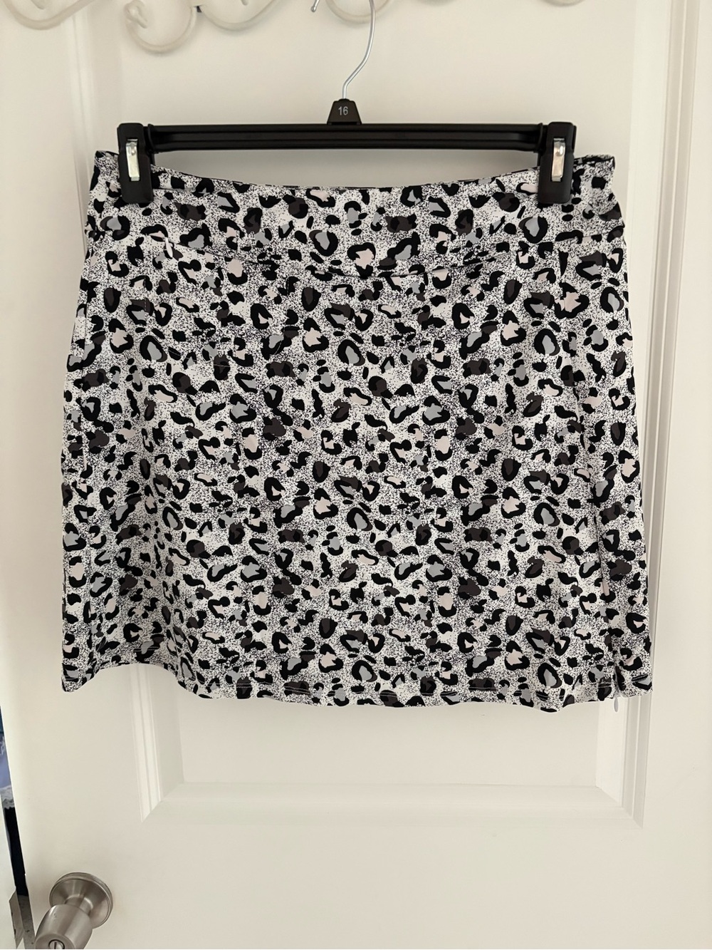 Lulu-B Monochrome Leopard-Print Skort